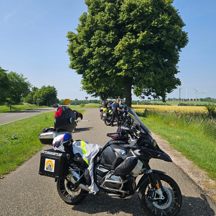 Motortourtocht pauze effe bijkomen ...